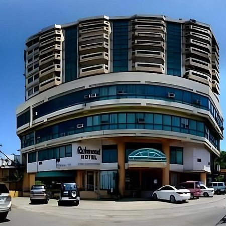 Richmond Plaza Hotel Tabok Kültér fotó