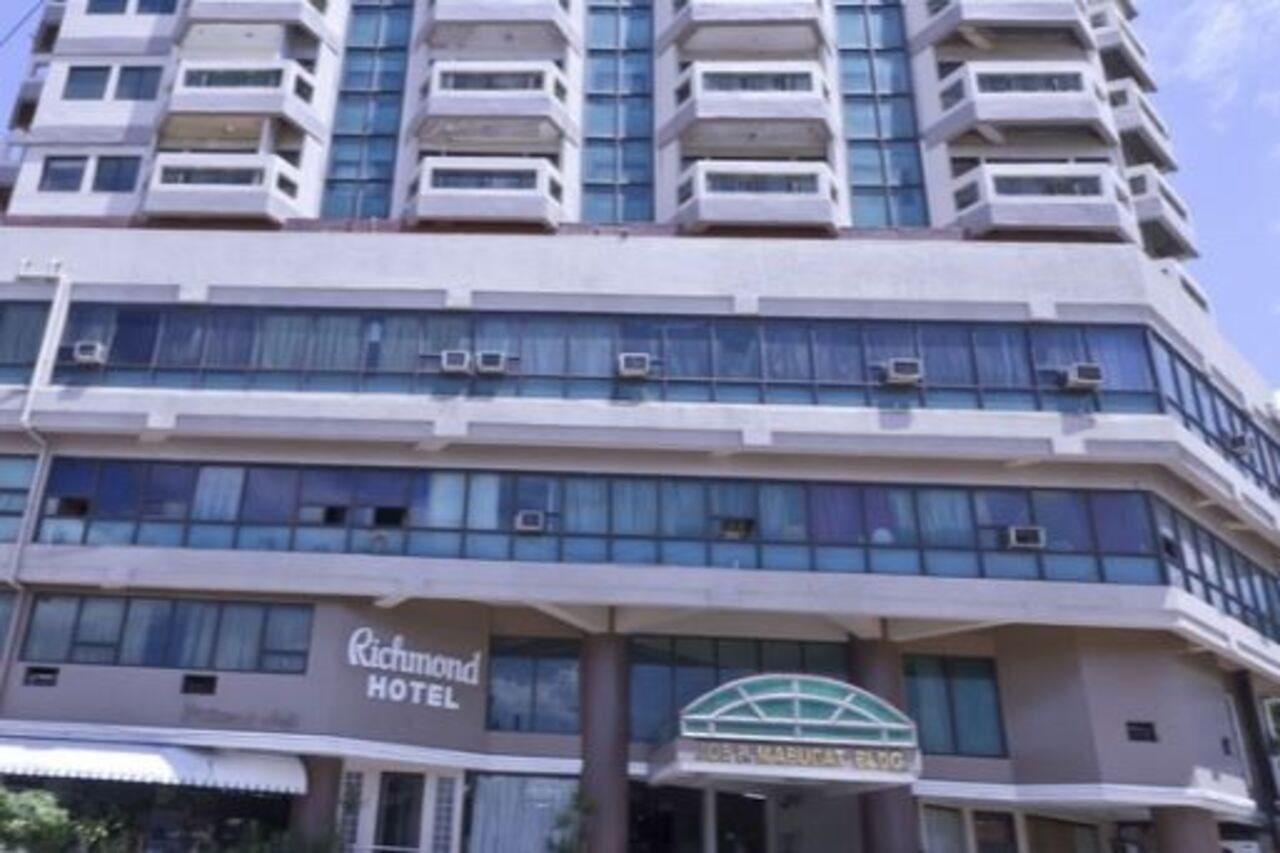 Richmond Plaza Hotel Tabok Kültér fotó