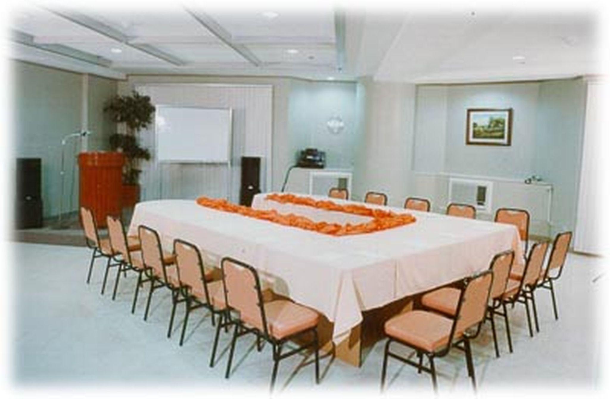 Richmond Plaza Hotel Tabok Kültér fotó