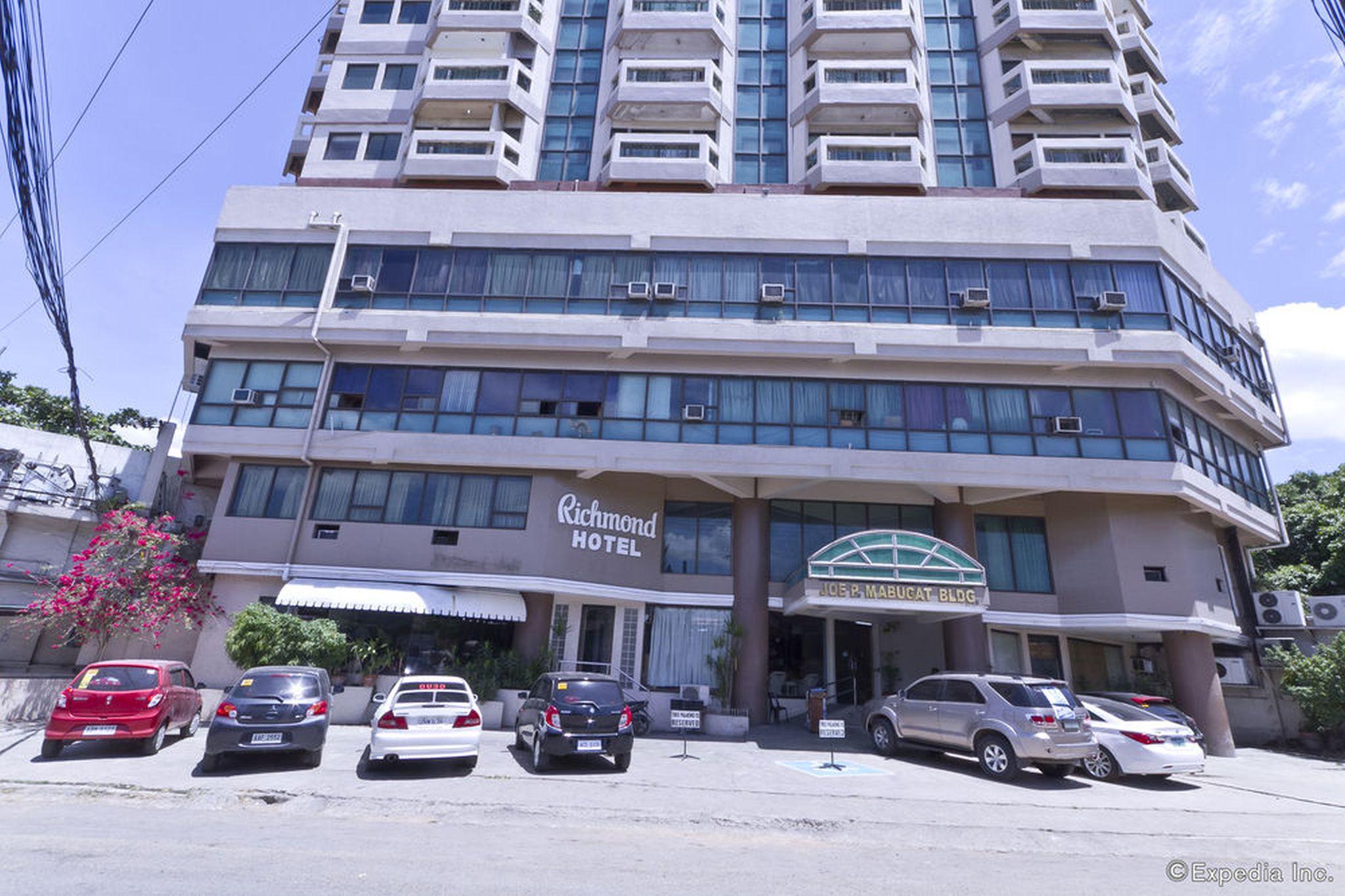 Richmond Plaza Hotel Tabok Kültér fotó