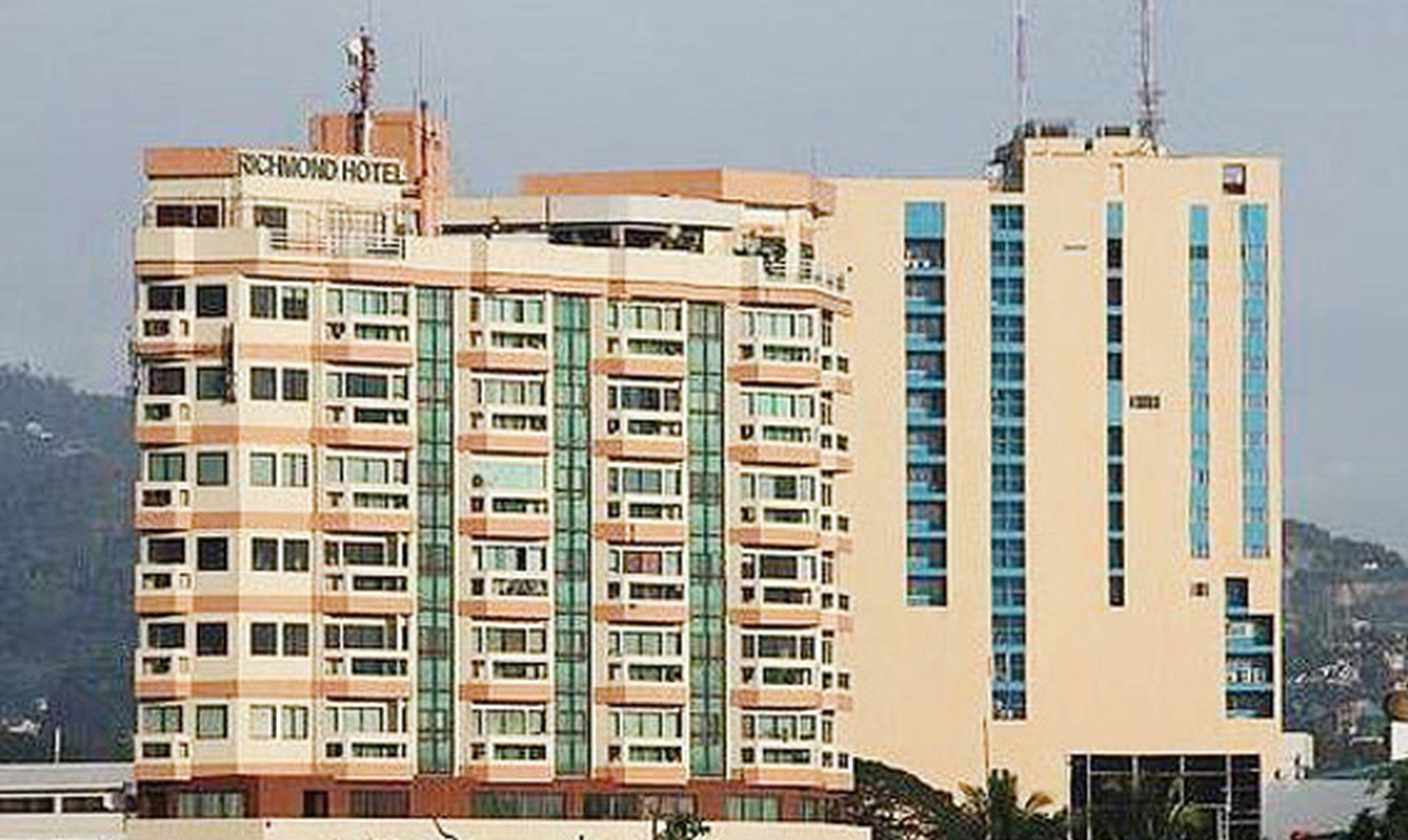 Richmond Plaza Hotel Tabok Kültér fotó