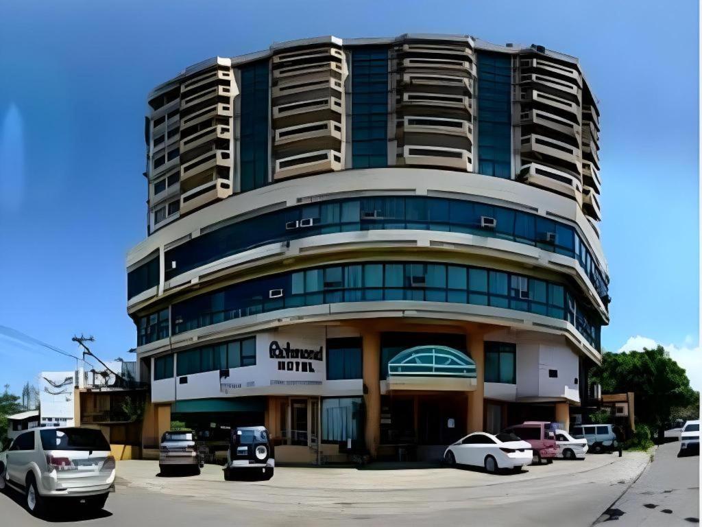 Richmond Plaza Hotel Tabok Kültér fotó