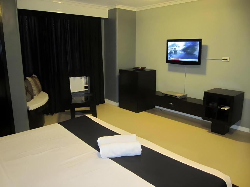 Richmond Plaza Hotel Tabok Kültér fotó