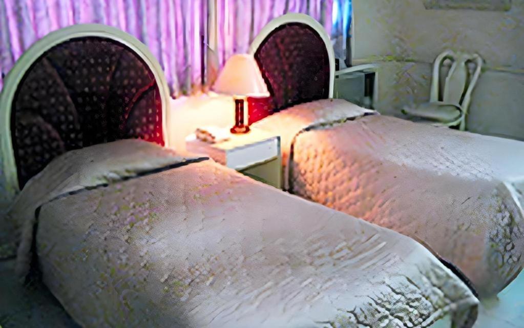 Richmond Plaza Hotel Tabok Kültér fotó