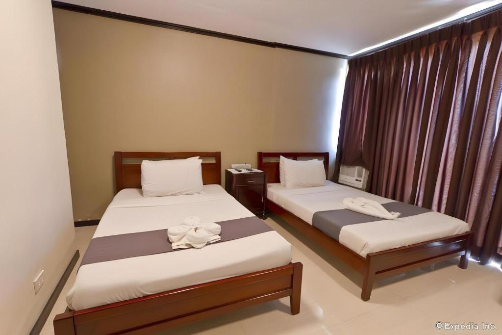 Richmond Plaza Hotel Tabok Kültér fotó