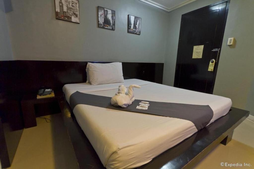 Richmond Plaza Hotel Tabok Kültér fotó