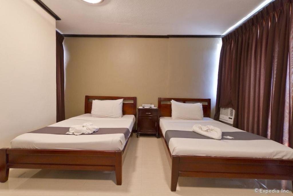 Richmond Plaza Hotel Tabok Kültér fotó