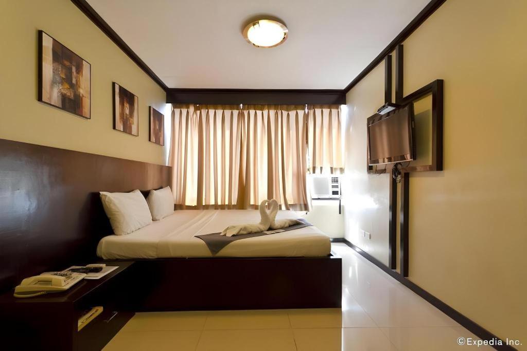Richmond Plaza Hotel Tabok Kültér fotó