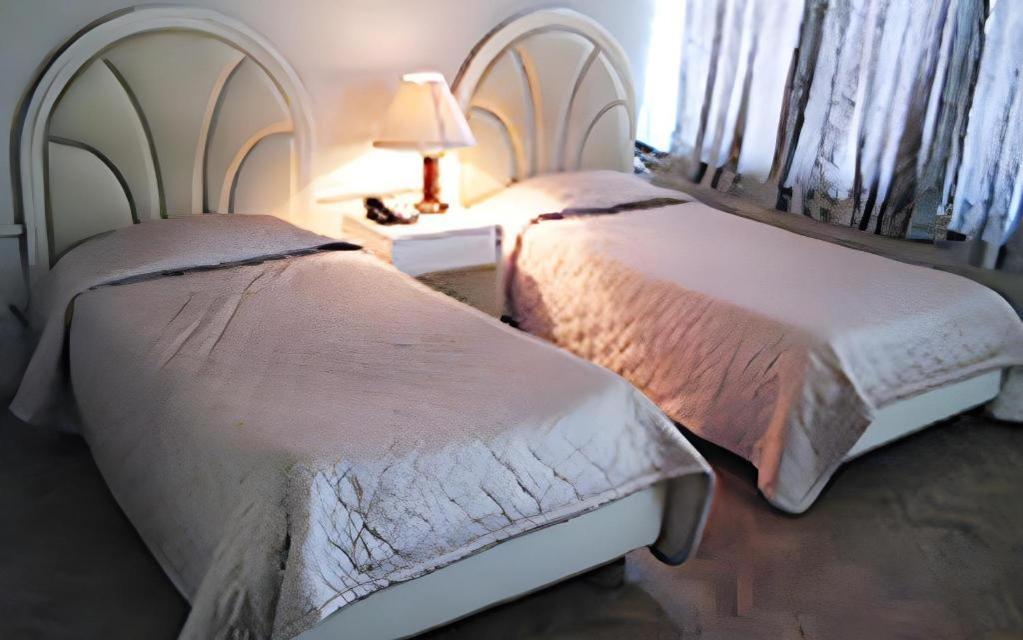 Richmond Plaza Hotel Tabok Kültér fotó