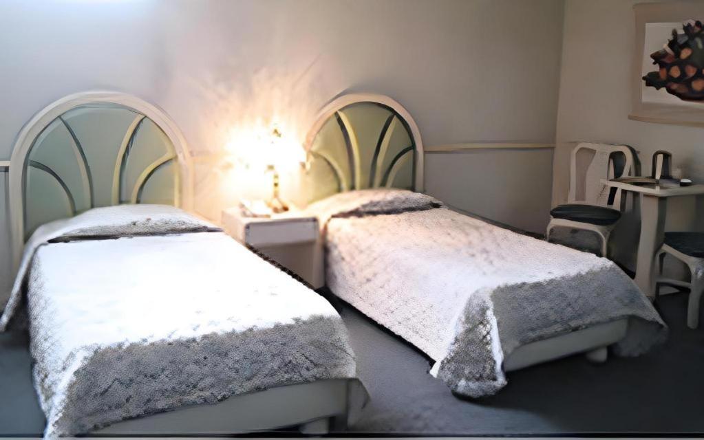 Richmond Plaza Hotel Tabok Kültér fotó