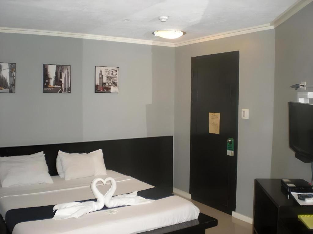 Richmond Plaza Hotel Tabok Kültér fotó