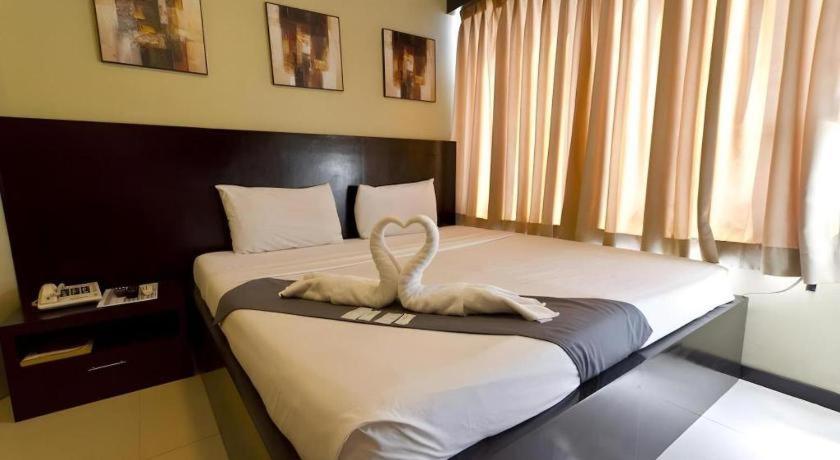 Richmond Plaza Hotel Tabok Kültér fotó