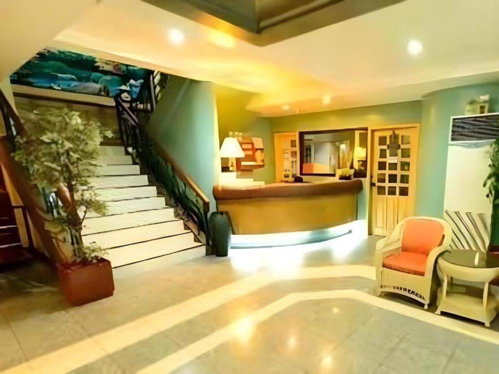 Richmond Plaza Hotel Tabok Kültér fotó