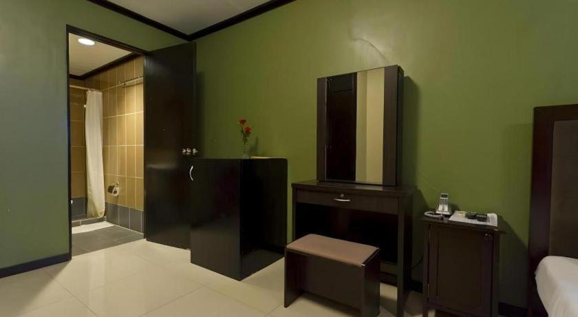 Richmond Plaza Hotel Tabok Kültér fotó