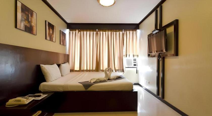 Richmond Plaza Hotel Tabok Kültér fotó