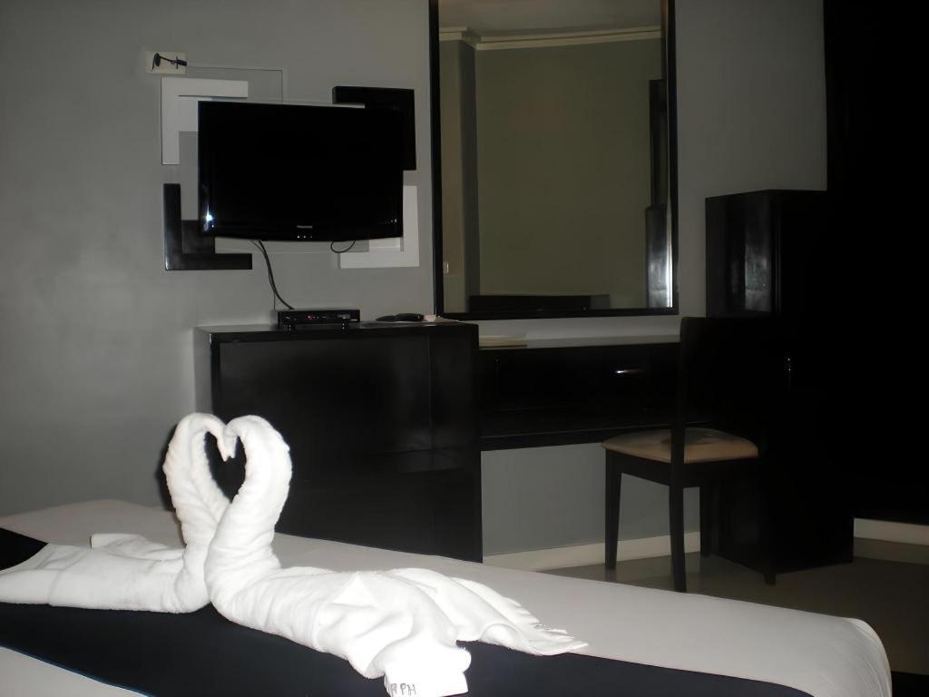 Richmond Plaza Hotel Tabok Kültér fotó