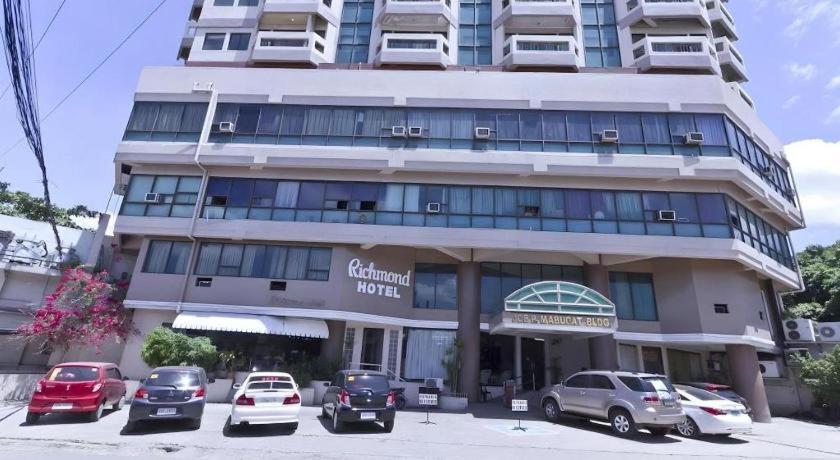 Richmond Plaza Hotel Tabok Kültér fotó
