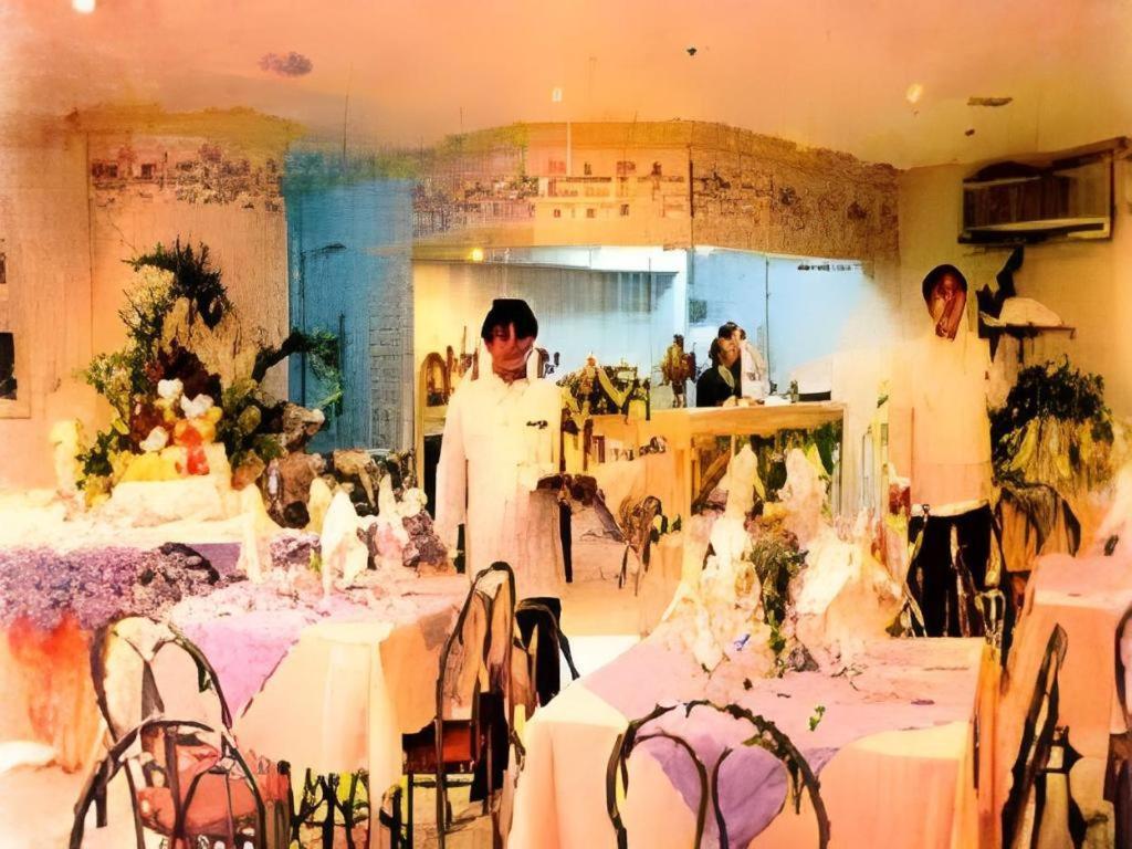 Richmond Plaza Hotel Tabok Kültér fotó