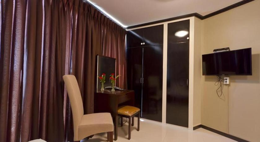 Richmond Plaza Hotel Tabok Kültér fotó